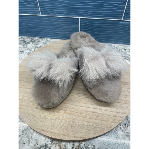 Women's Size 7 UGG Brand NEW Mirabelle Fuzzy Flip Flop Slippers Lamb's Fur Gray - Picture 1 of 7